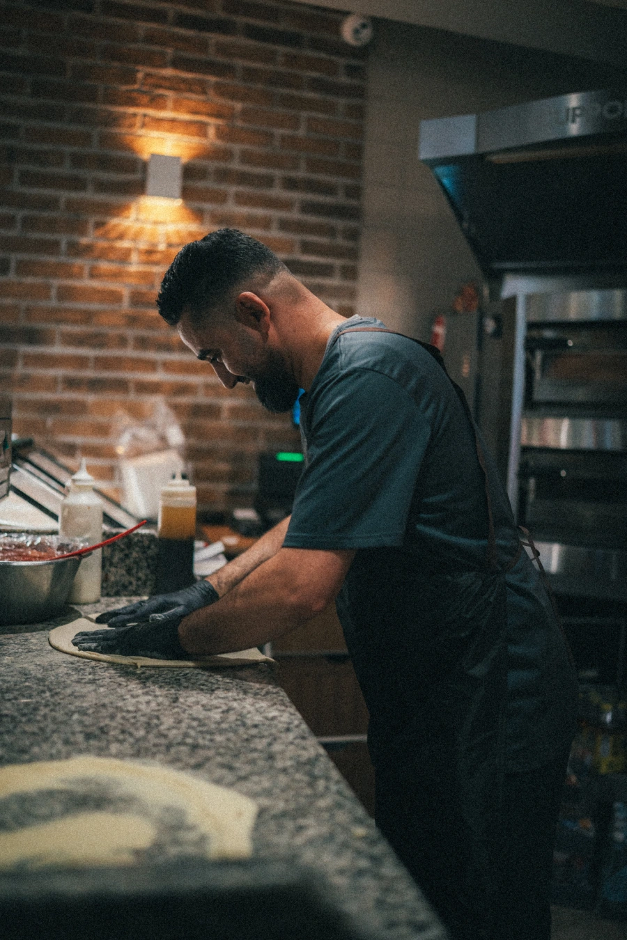 Frisklavet pizza i restauranten